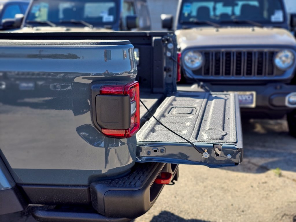 New 2026 Jeep Gladiator Rubicon w/ Steel Power Dome Hood Package AWD/4WD image 8
