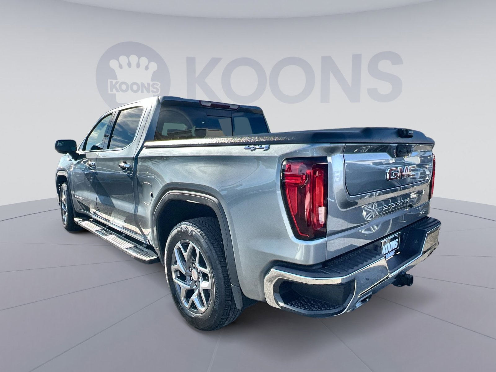 Used 2023 GMC Sierra 1500 SLT w/ SLT Premium Package image 4