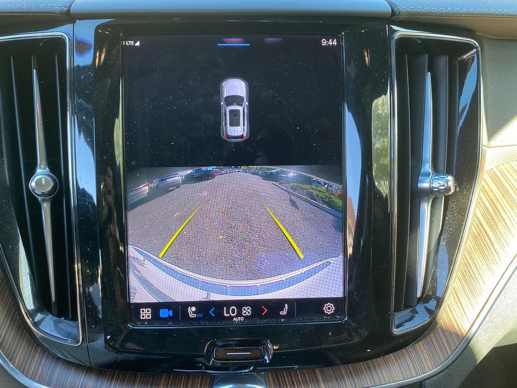 Used 2022 Volvo XC60 B5 Inscription w/ Climate Package image 21