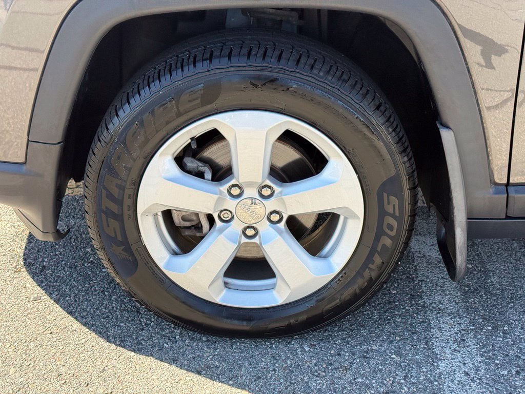 Used 2019 Jeep Compass Latitude w/ Popular Equipment Group AWD/4WD image 10