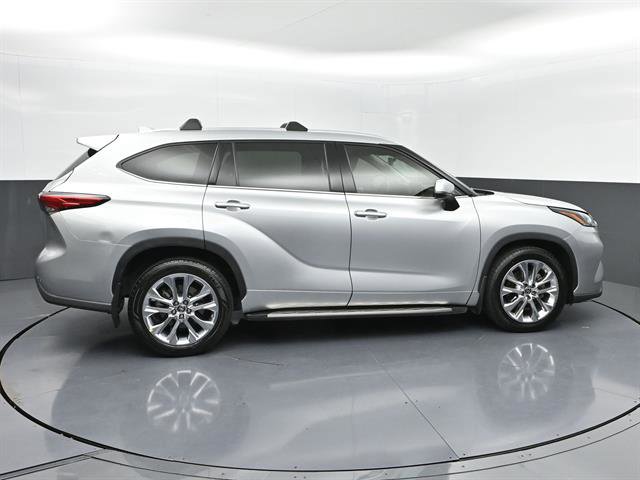 Used 2021 Toyota Highlander Limited FWD image 28