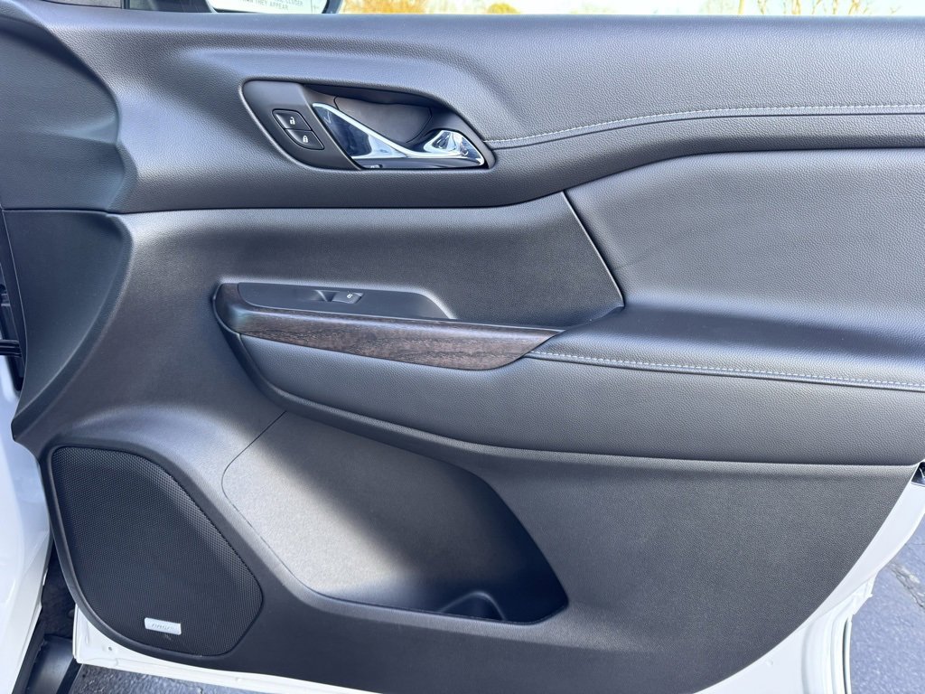 Used 2022 GMC Acadia Denali w/ Denali Technology Package image 27