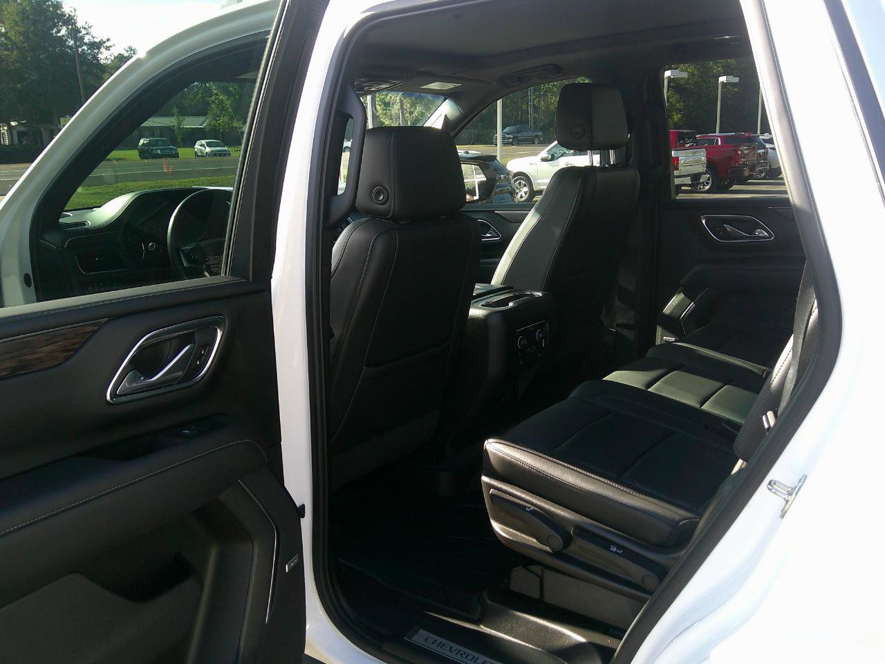 Used 2021 Chevrolet Tahoe LT w/ LT Signature Package RWD image 13
