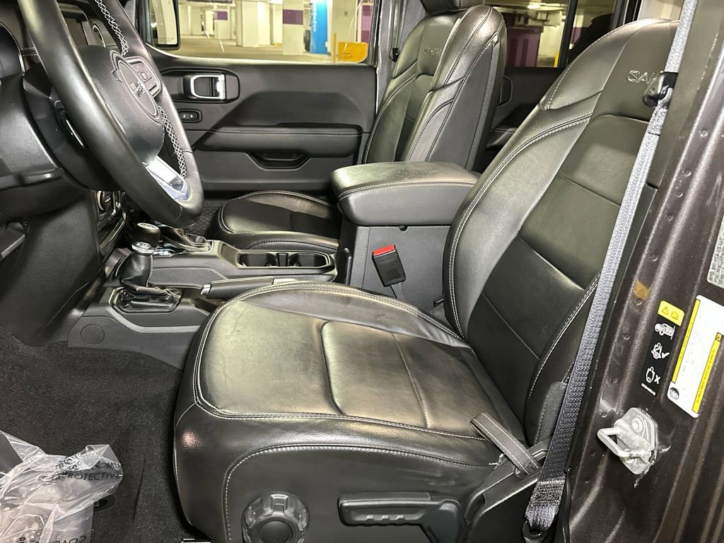 Used 2022 Jeep Wrangler Unlimited Sahara w/ Cold Weather Group image 19