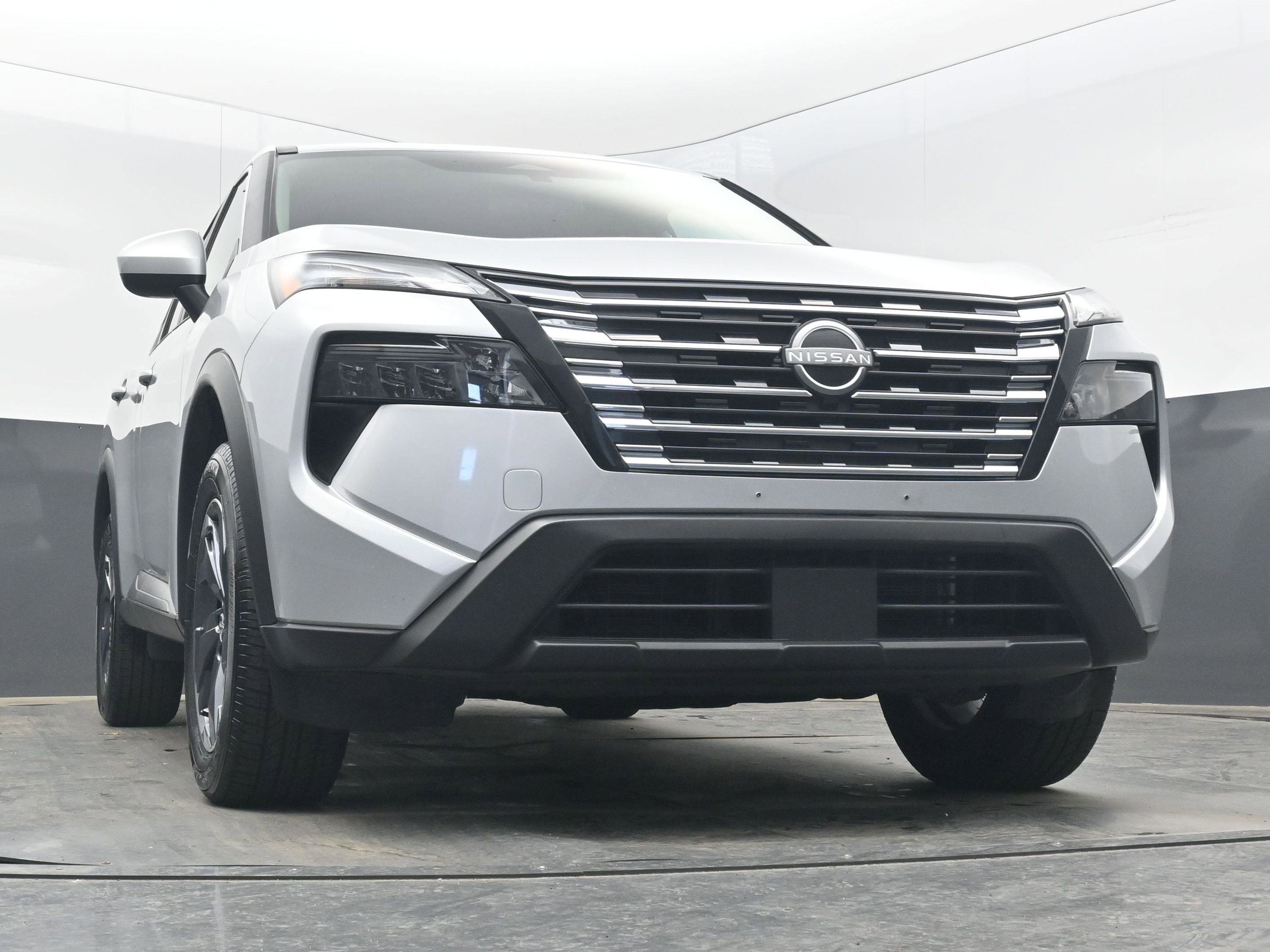 Used 2025 Nissan Rogue SV image 24