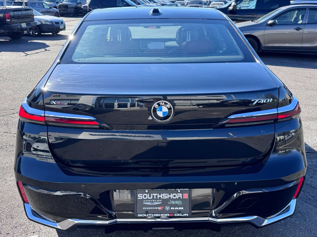 Used 2026 BMW 740i xDrive AWD/4WD image 7