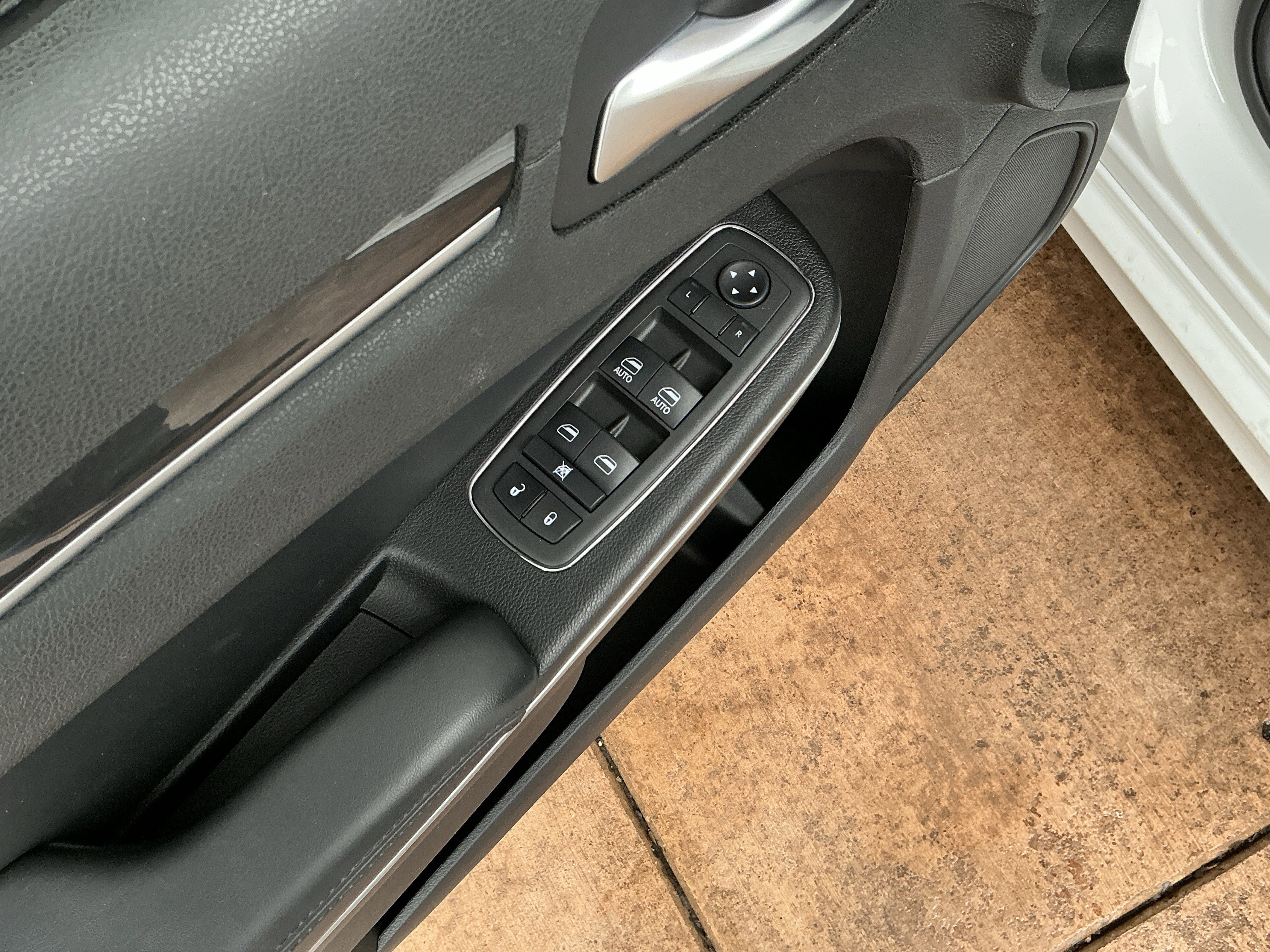 Used 2021 Chrysler 300 Touring L image 15