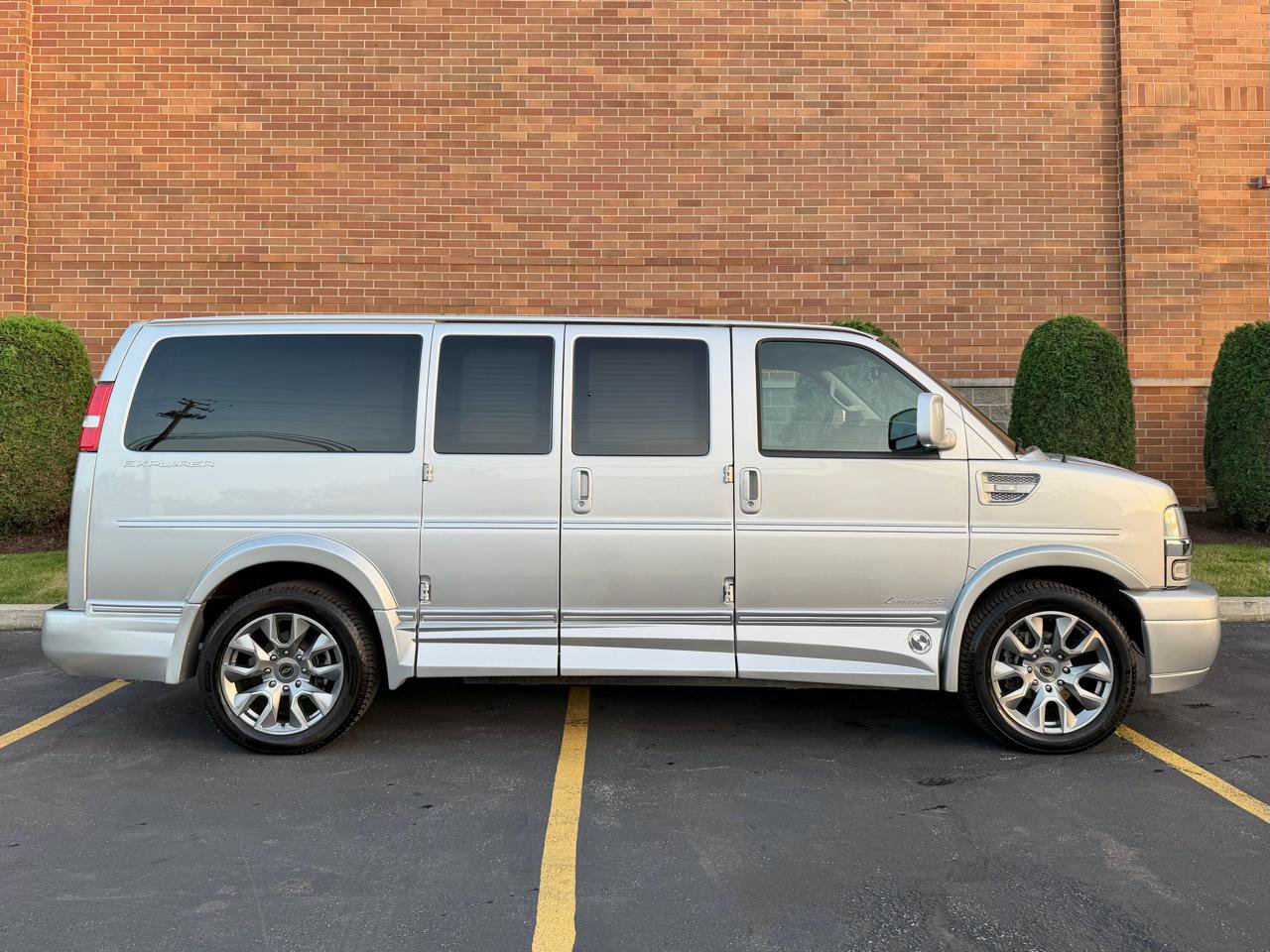 Used 2024 Chevrolet Express 2500 RWD image 27