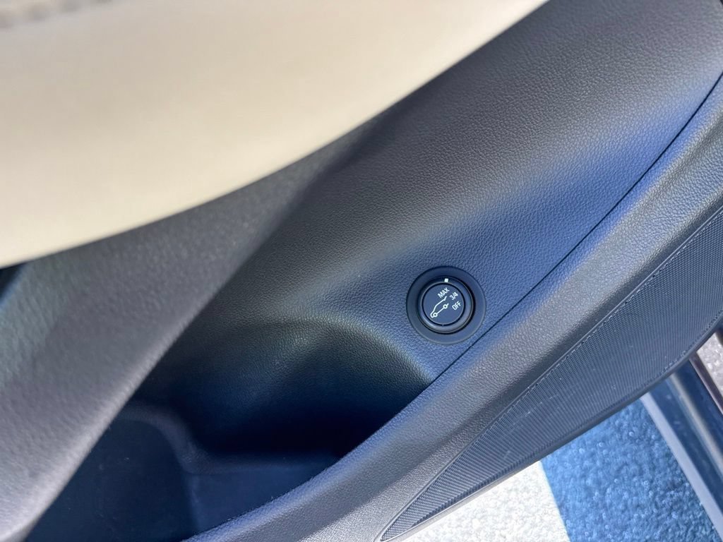 Used 2017 Buick Envision Essence AWD/4WD image 8