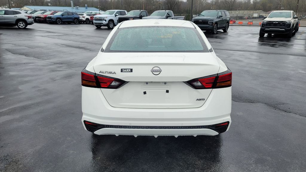Used 2025 Nissan Altima 2.5 SV image 10
