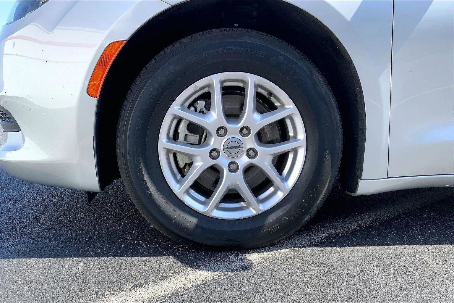 Used 2023 Chrysler Voyager LX FWD image 9