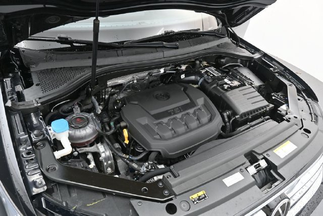Used 2023 Volkswagen Tiguan SE FWD image 30
