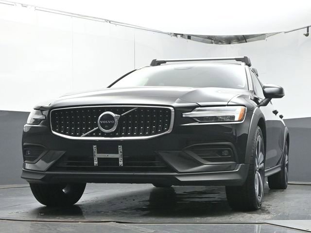 Used 2023 Volvo V60 B5 Cross Country Plus w/ Climate Package image 34