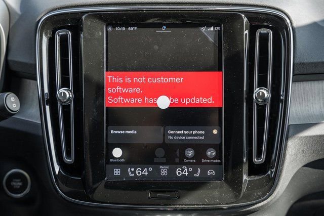 Used 2026 Volvo XC40 B5 Plus w/ Protection Package Premier image 22