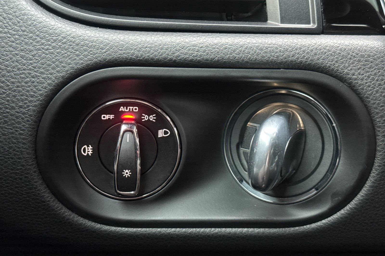 Used 2024 Porsche Macan image 23