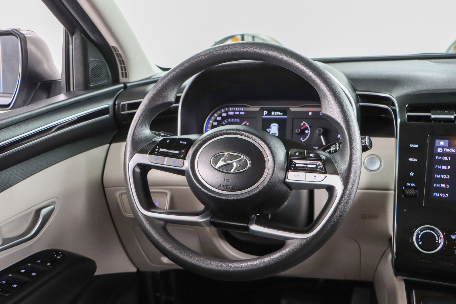Used 2023 Hyundai Tucson SEL image 12