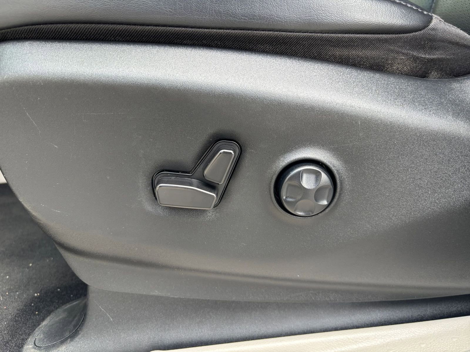 Used 2023 Chrysler Pacifica Touring-L FWD image 22