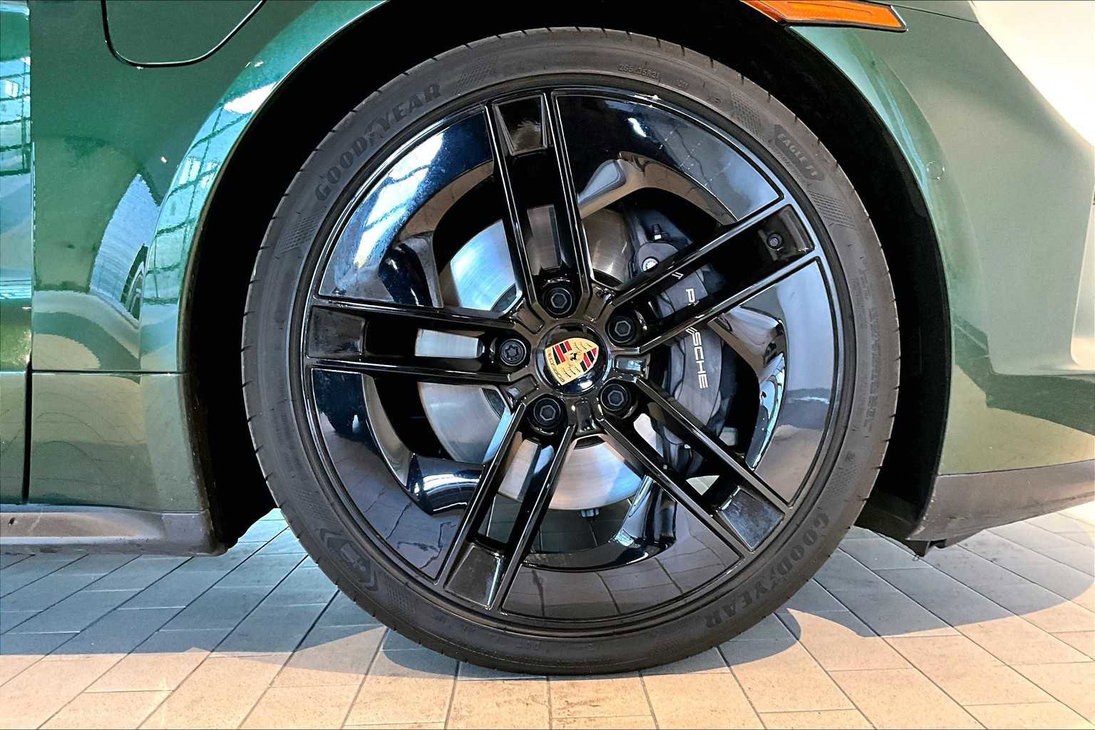 Used 2025 Porsche Taycan image 14