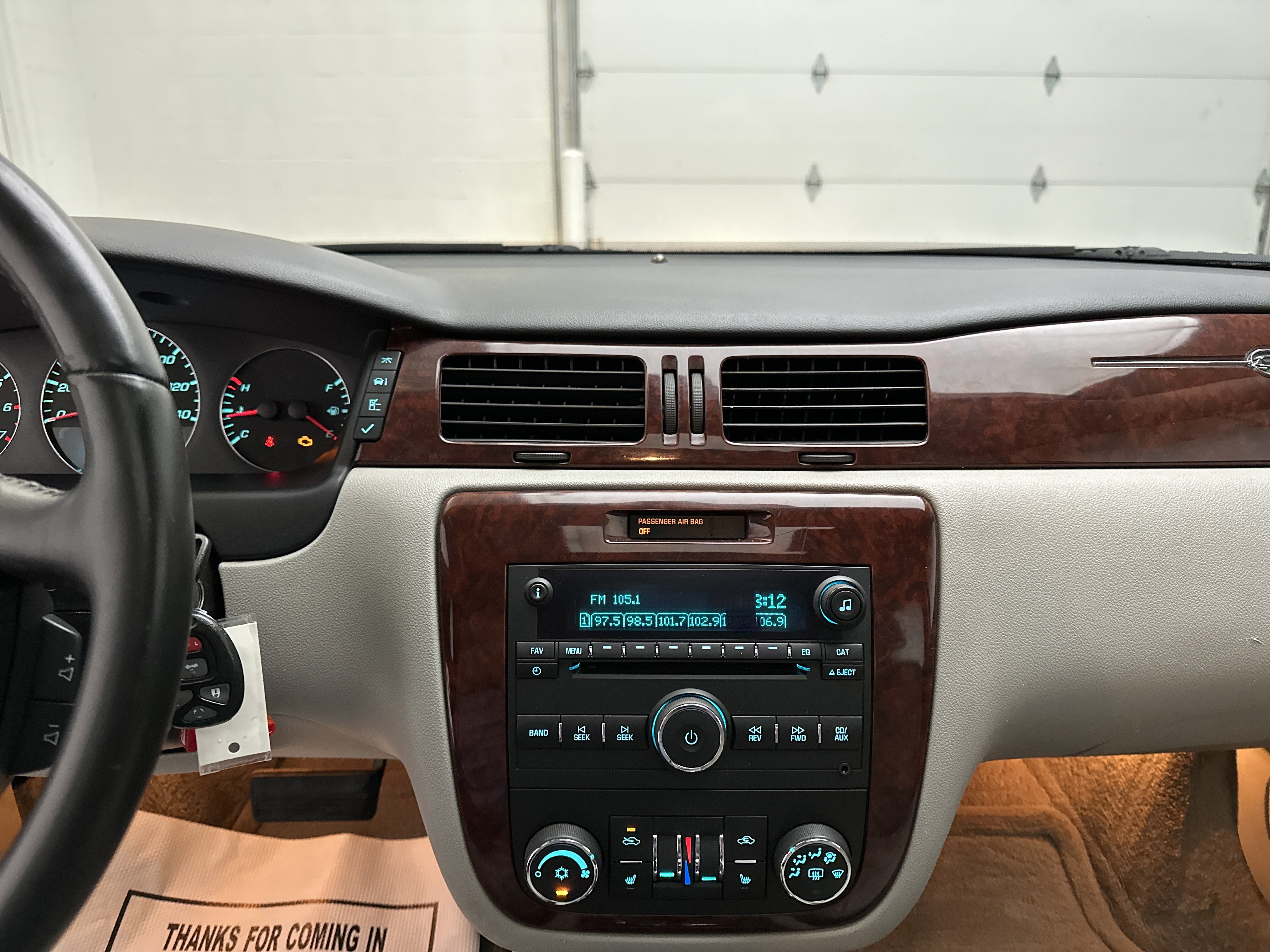 Used 2008 Chevrolet Impala LTZ FWD image 26