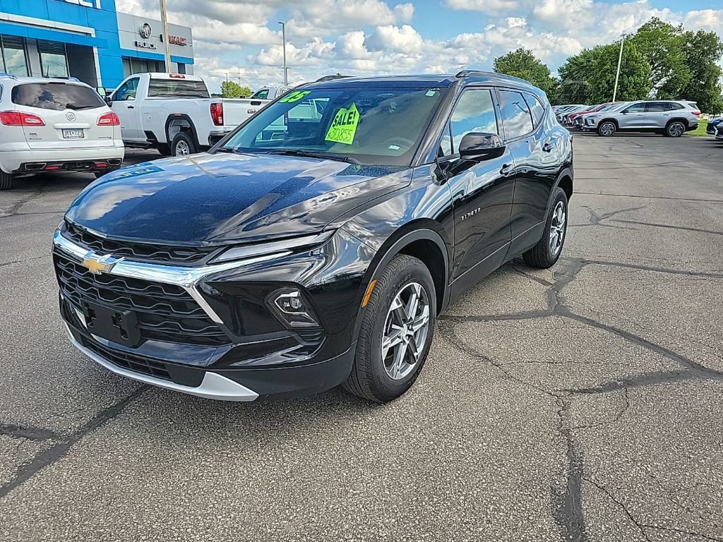 Used 2025 Chevrolet Blazer LT w/ Convenience Package AWD/4WD image 1