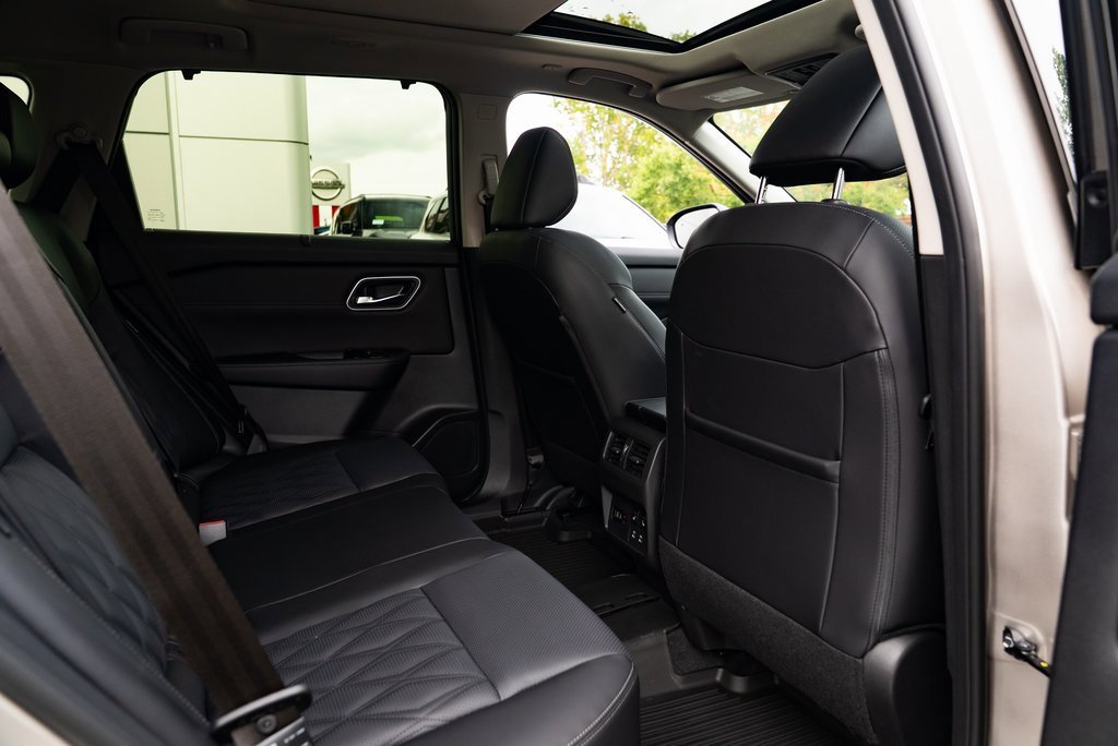 New 2026 Nissan Rogue Platinum image 23