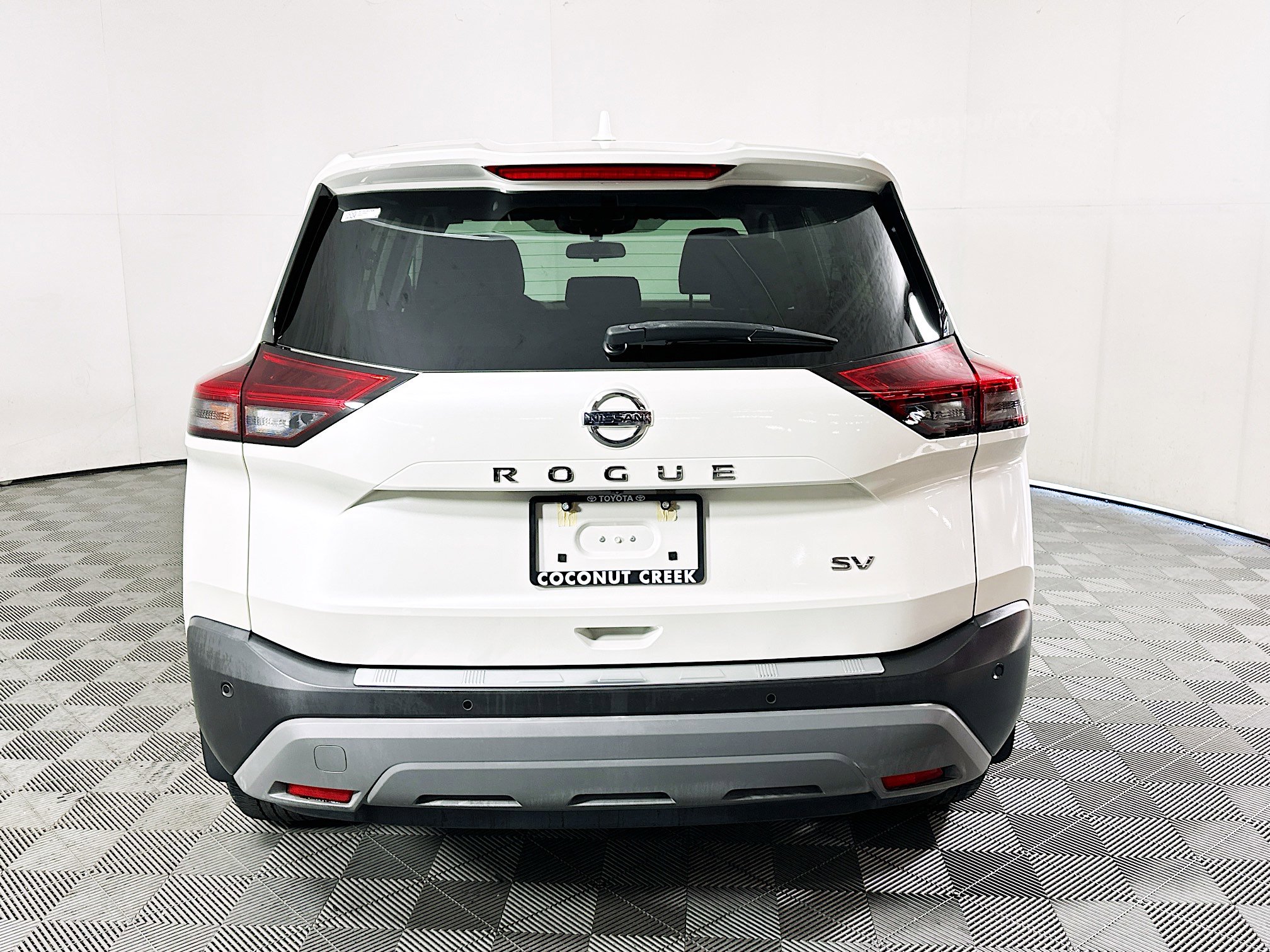 Used 2021 Nissan Rogue SV image 4