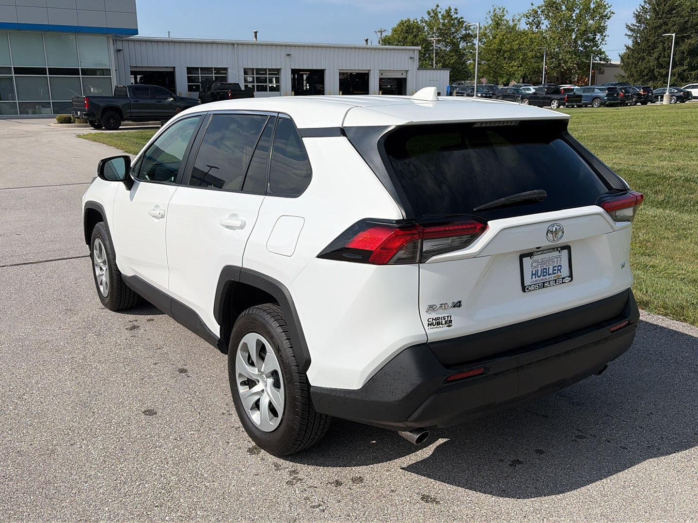 Used 2022 Toyota RAV4 LE FWD image 3
