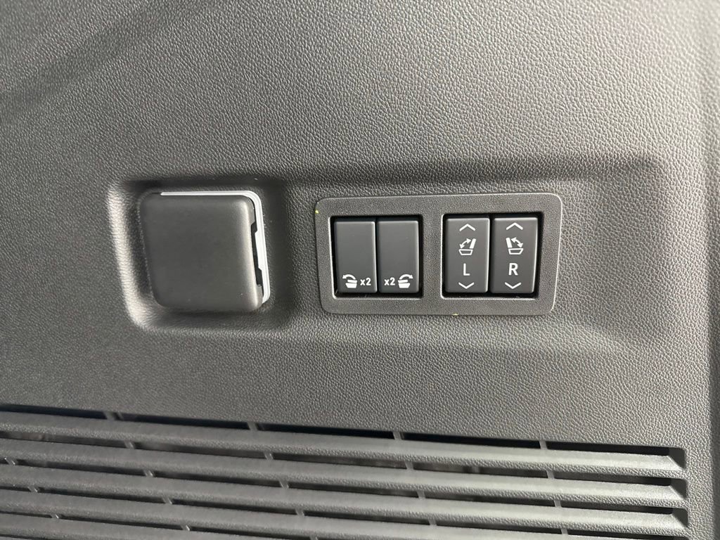 New 2026 GMC Yukon XL Denali w/ Sun & Power Step Package image 17