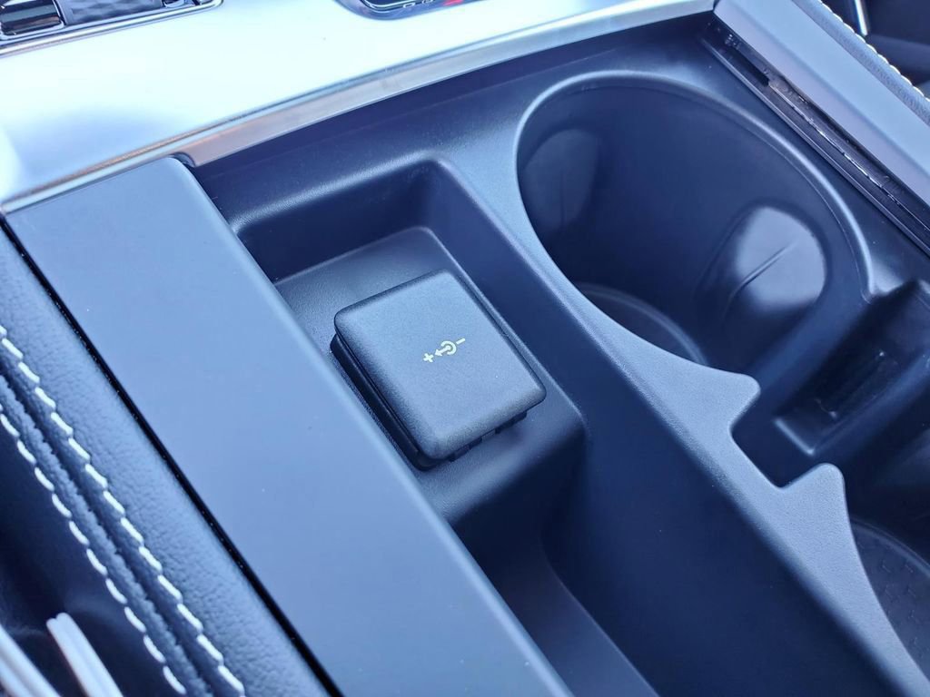 Used 2024 Jaguar F-PACE R-Dynamic S image 28