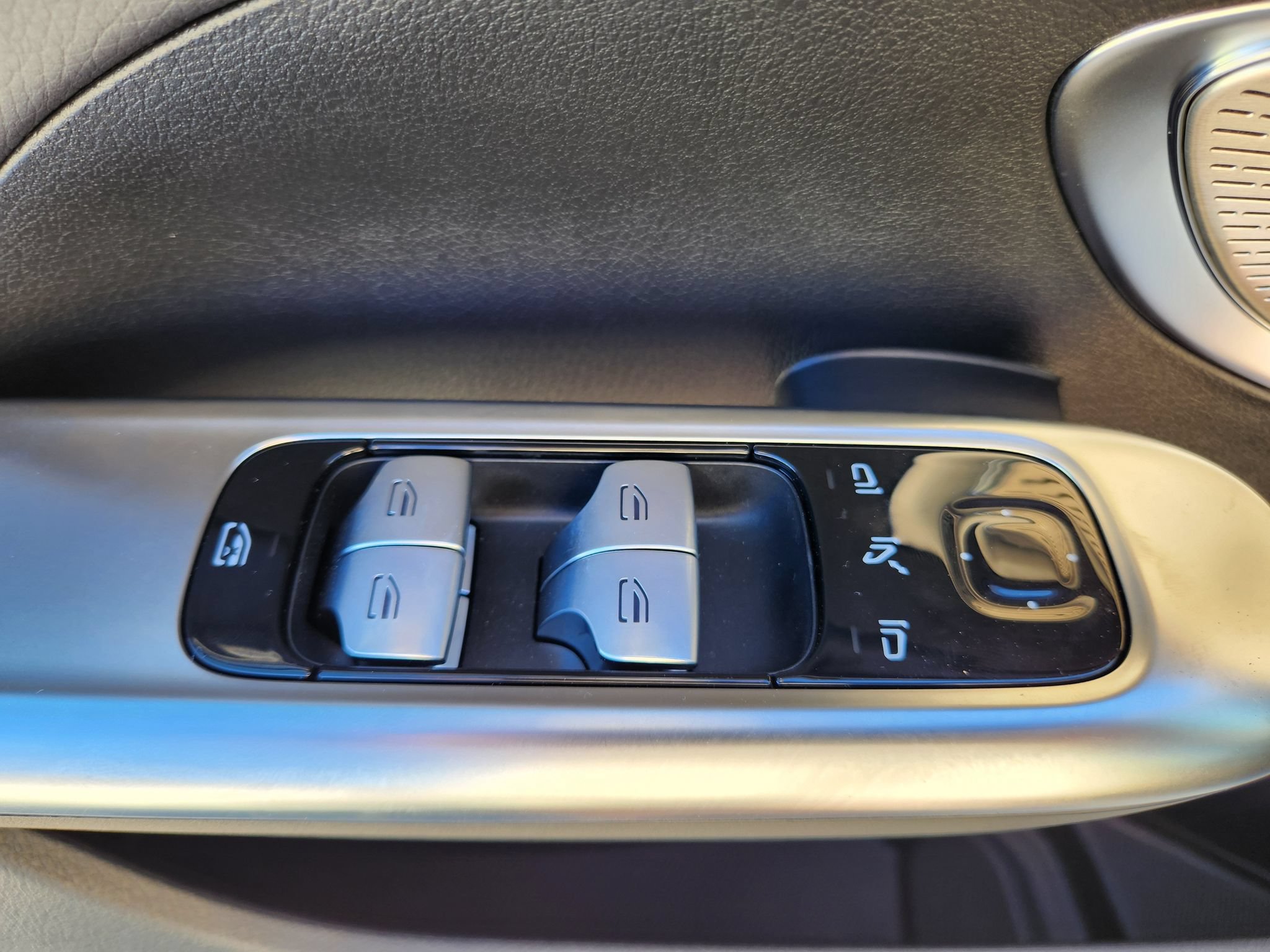 New 2025 Mercedes-Benz C 300 4MATIC Sedan image 17