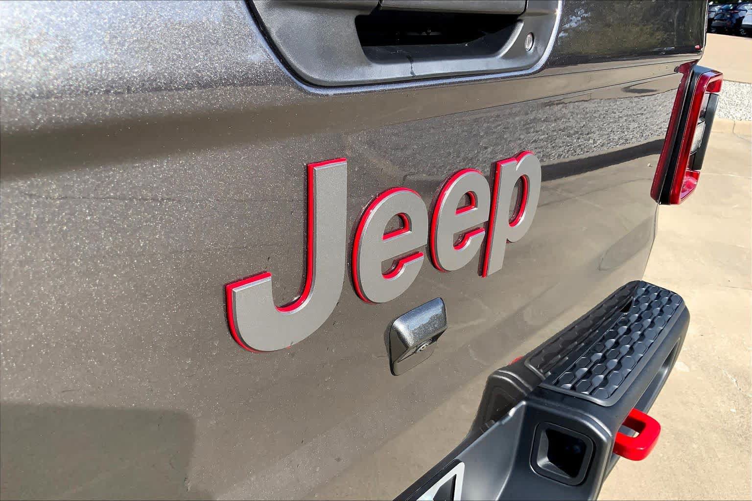 Used 2025 Jeep Gladiator Rubicon w/ Convenience Group AWD/4WD image 30