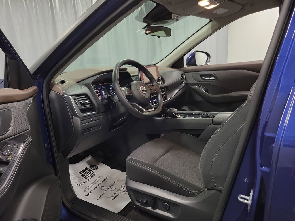 Used 2023 Nissan Rogue SV AWD/4WD image 12