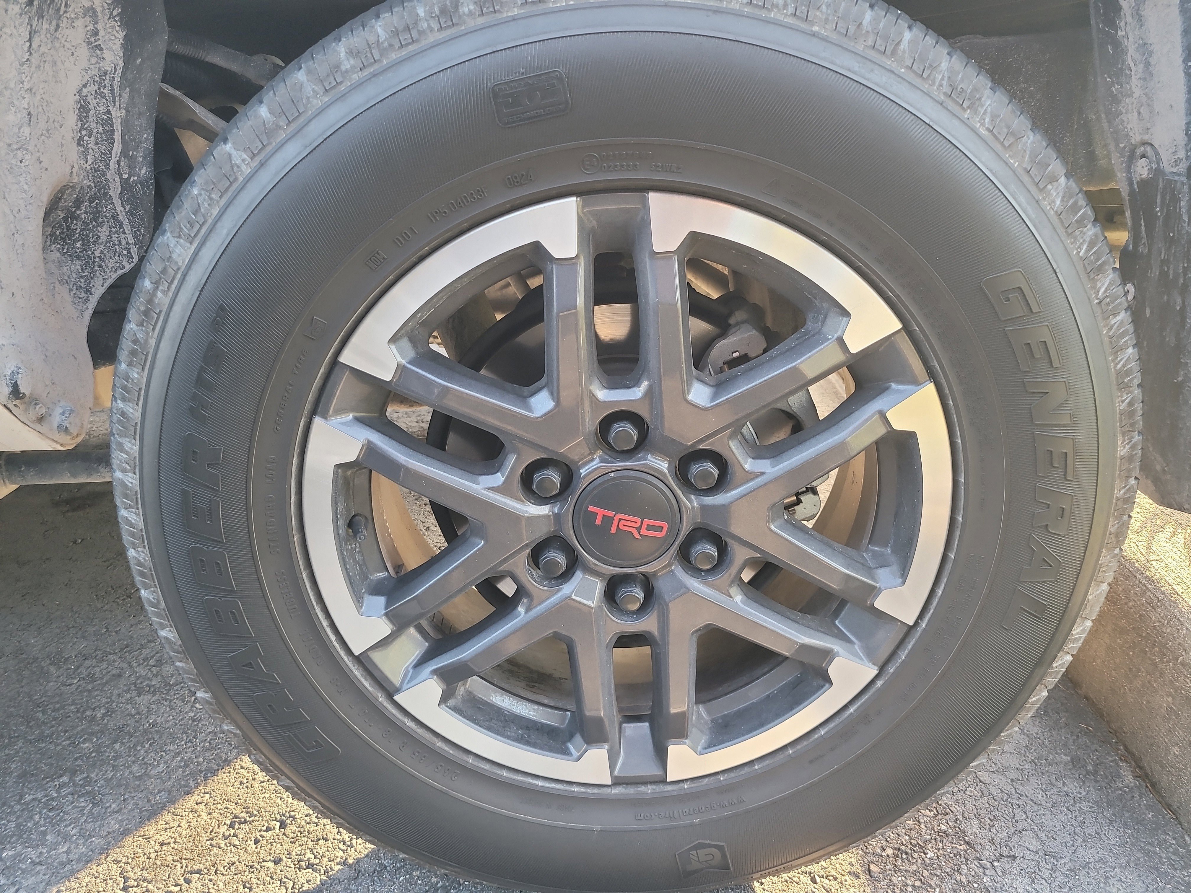 Used 2024 Toyota Tacoma TRD Sport w/ TRD Sport Upgrade Package RWD image 7