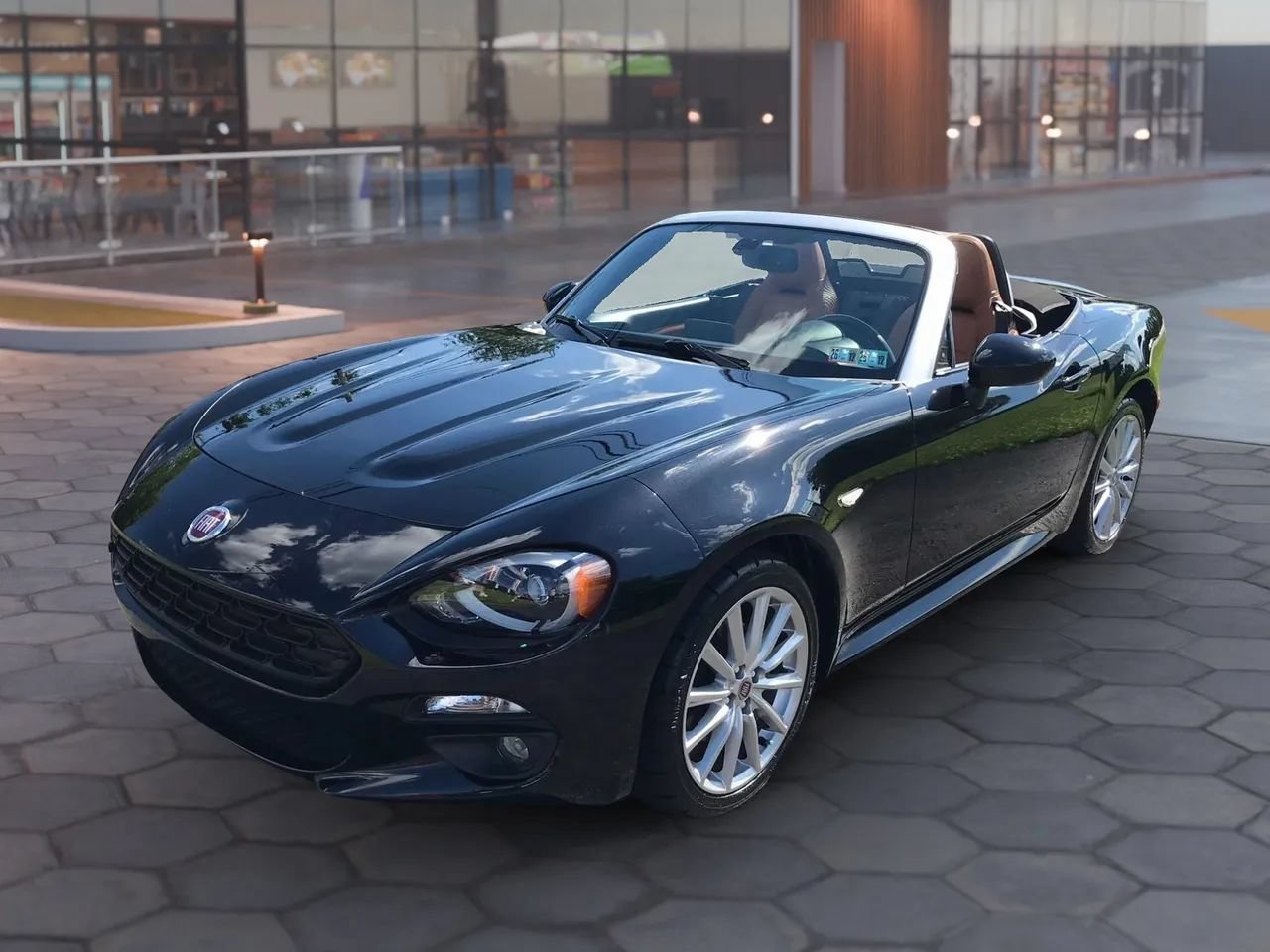 Used 2017 FIAT 124 Spider Lusso RWD image 6