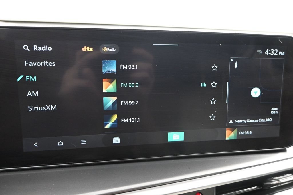 Certified 2025 Kia Sorento S w/ Panoramic Sunroof Package FWD image 18