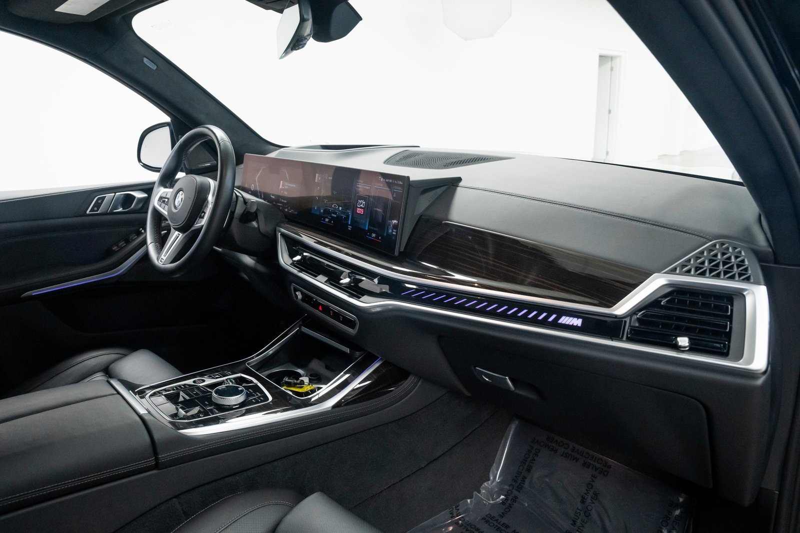 Used 2023 BMW X7 M60i w/ Executive Package image 25
