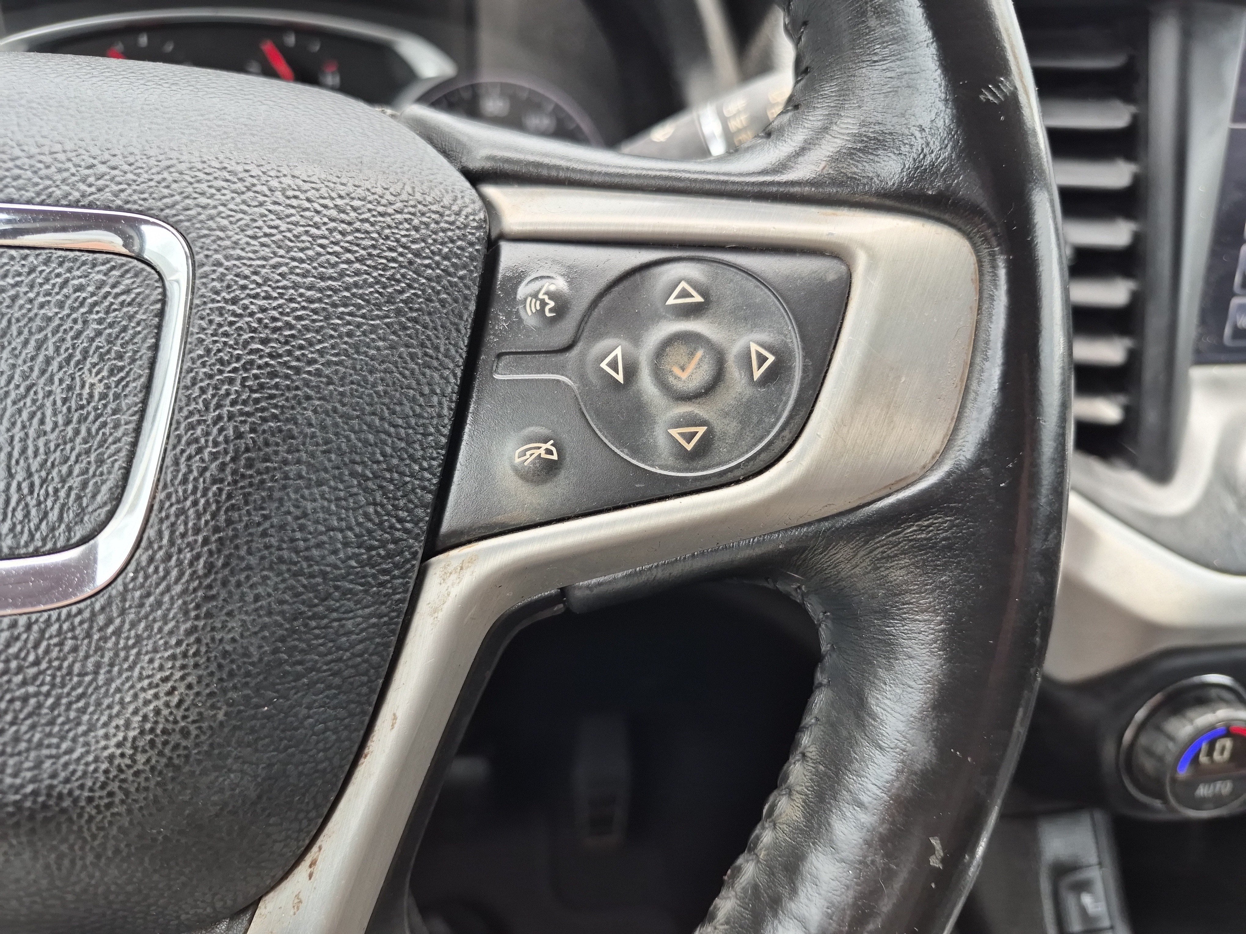 Used 2017 GMC Acadia SLT FWD image 23