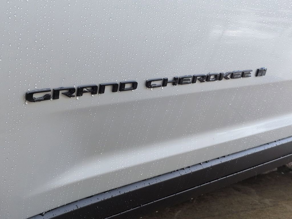 New 2025 Jeep Grand Cherokee Limited w/ Luxury Tech Group II image 11
