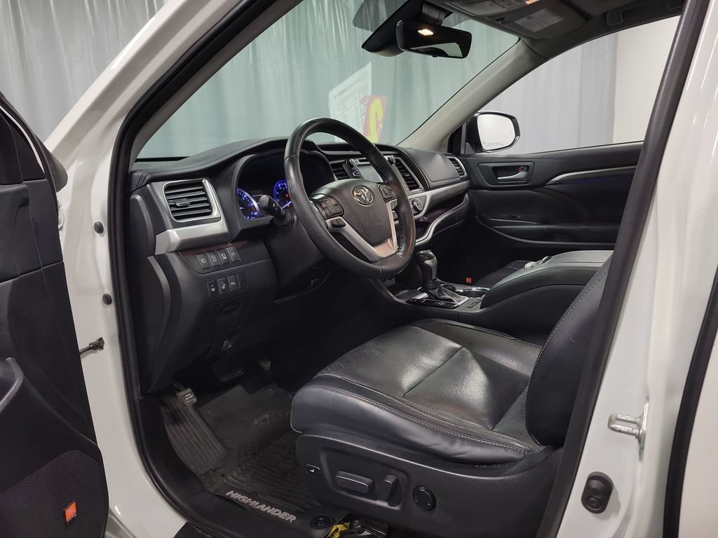 Used 2019 Toyota Highlander Limited Platinum AWD/4WD image 12