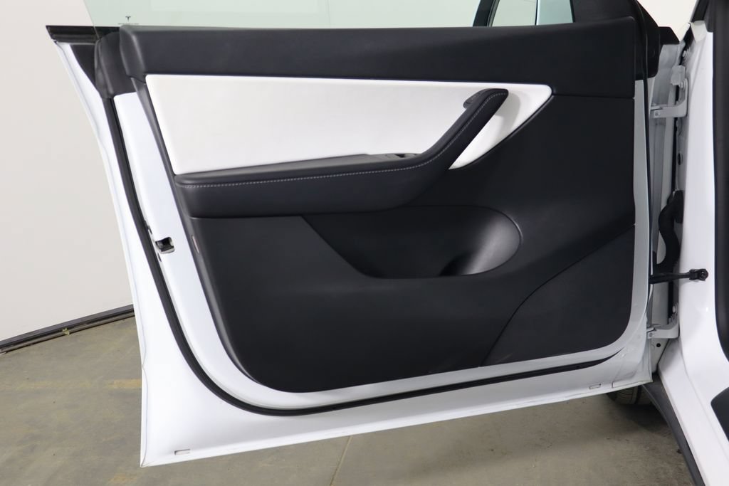 Used 2022 Tesla Model Y Long Range AWD/4WD image 18
