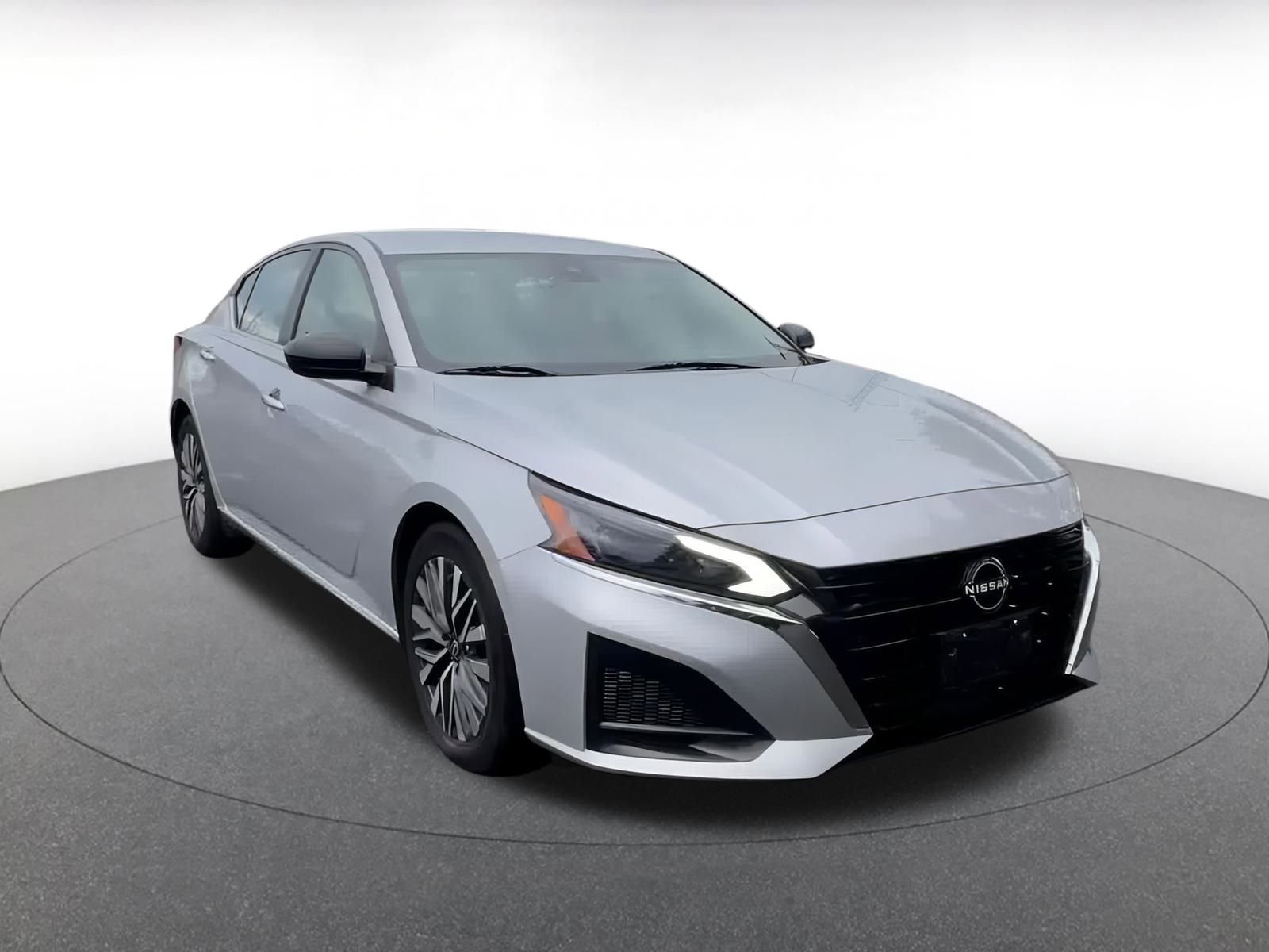 Used 2024 Nissan Altima 2.5 SV image 3