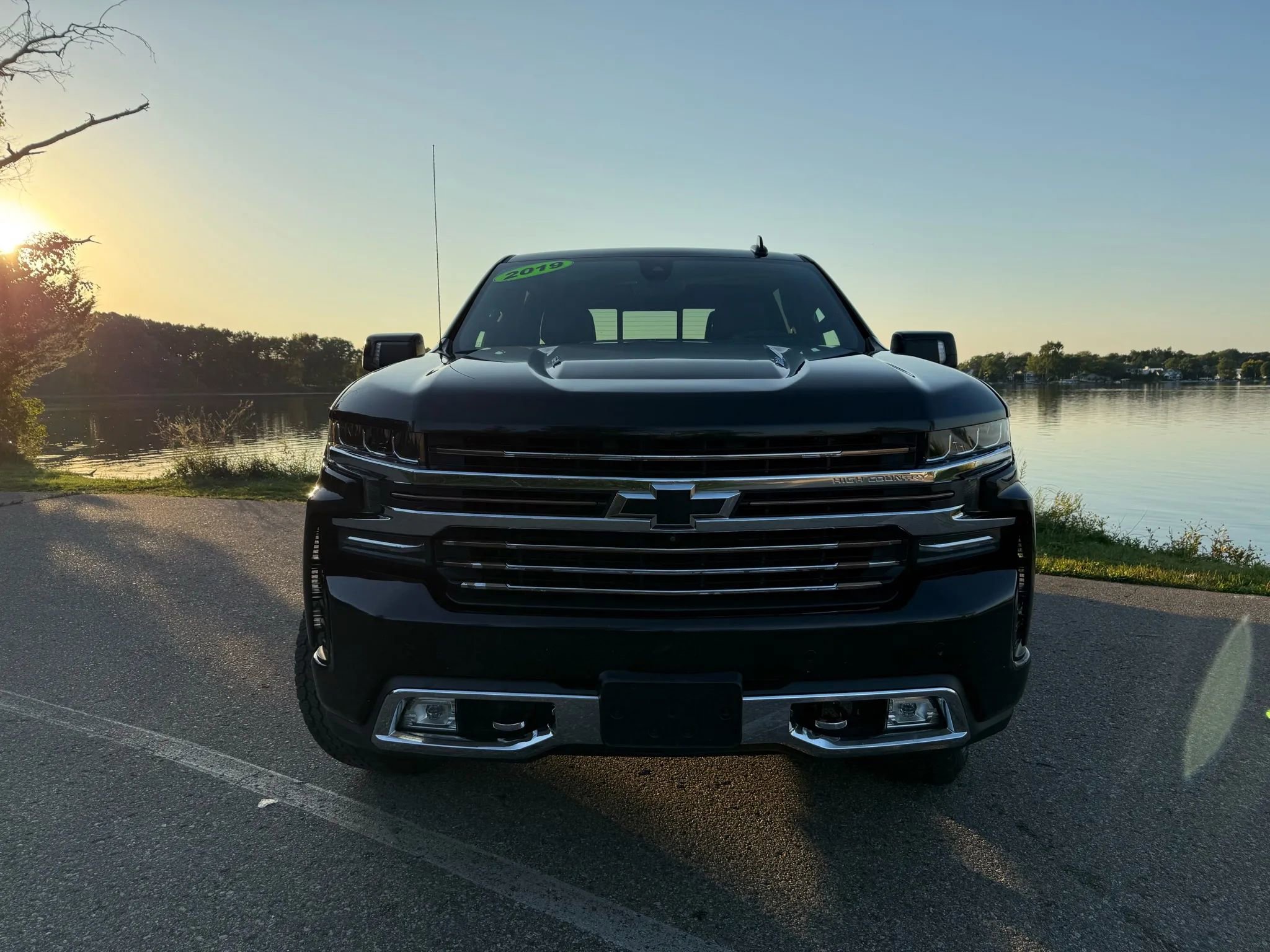 Used 2019 Chevrolet Silverado 1500 High Country w/ Technology Package image 2