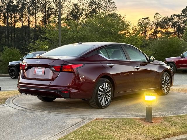 Used 2025 Nissan Altima 2.5 SV FWD image 7