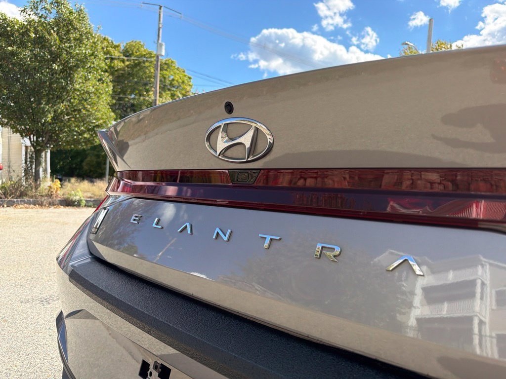Used 2021 Hyundai Elantra SEL FWD image 11