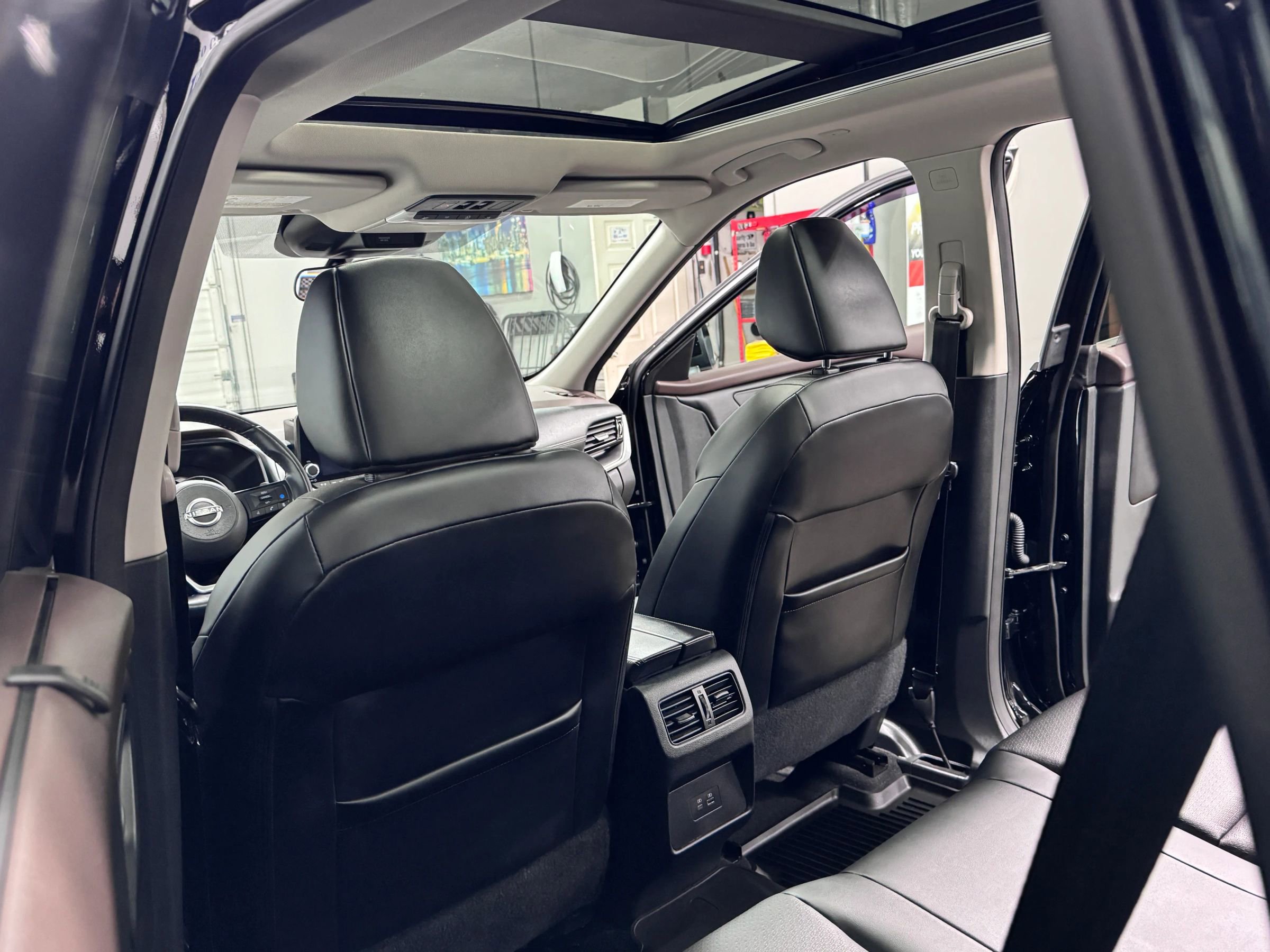 Used 2022 Nissan Rogue SV w/ SV Premium Package image 18