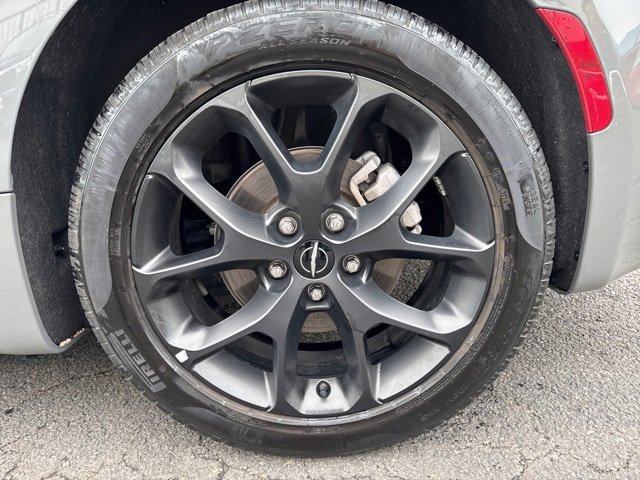 Used 2025 Chrysler Pacifica Limited image 5