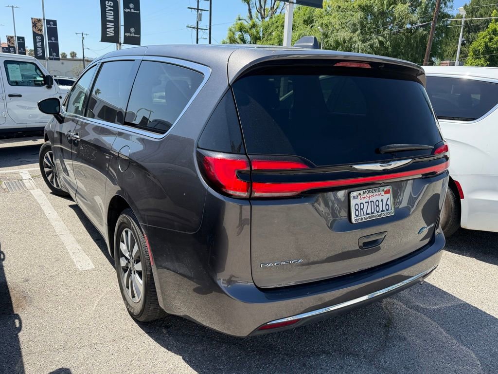 Used 2022 Chrysler Pacifica Touring-L image 4