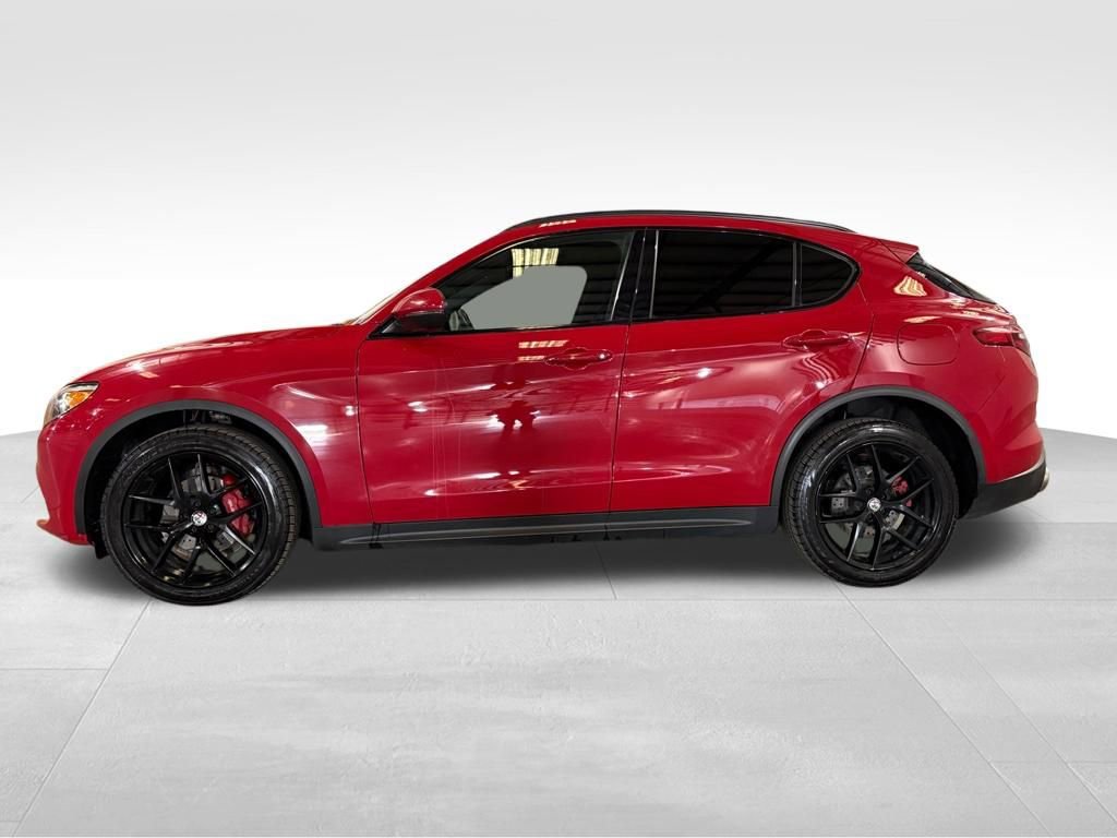 Used 2018 Alfa Romeo Stelvio Ti Sport image 2