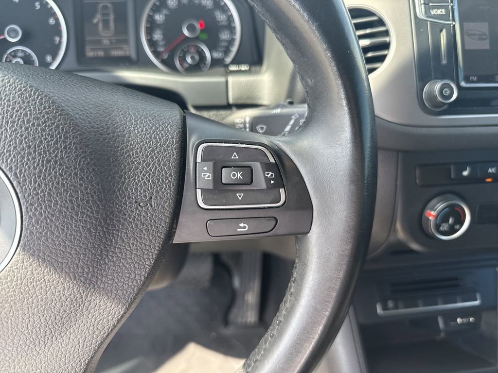 Used 2017 Volkswagen Tiguan S image 14