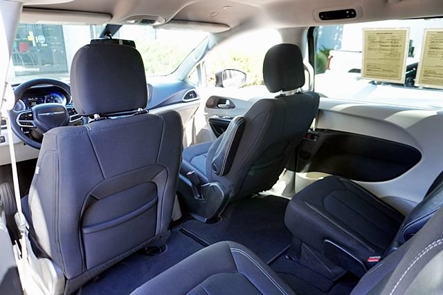 Used 2022 Chrysler Voyager LX FWD image 17